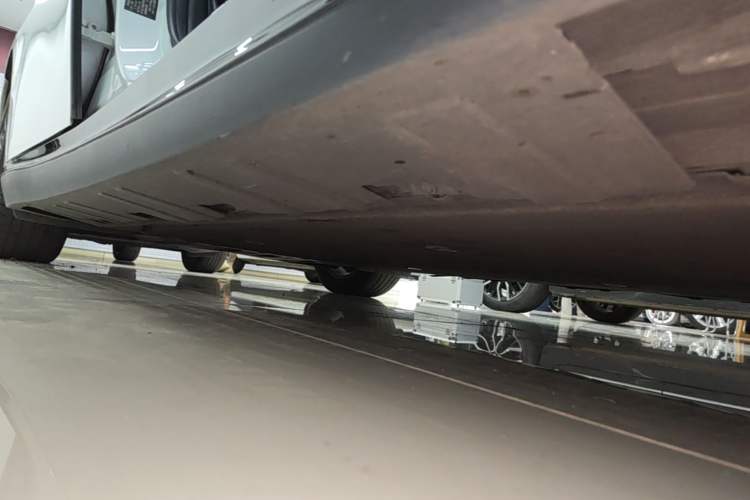 Used XPeng P7 2021 480N Right Side Sill
