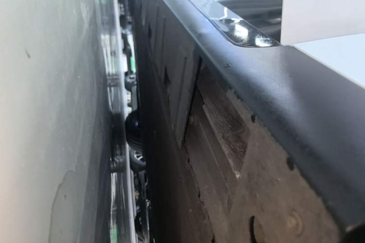 Used XPeng P7 2021 480E Right Side Sill