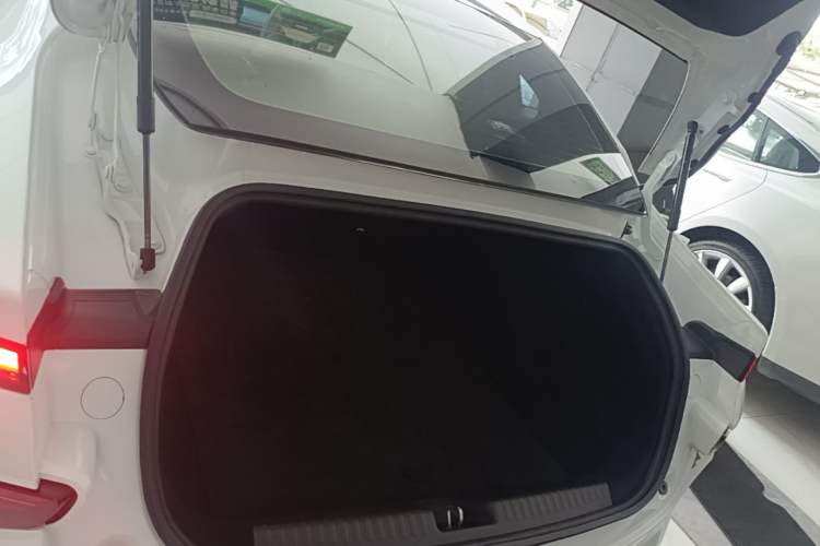 Used XPeng P7 2021 480N Trunk