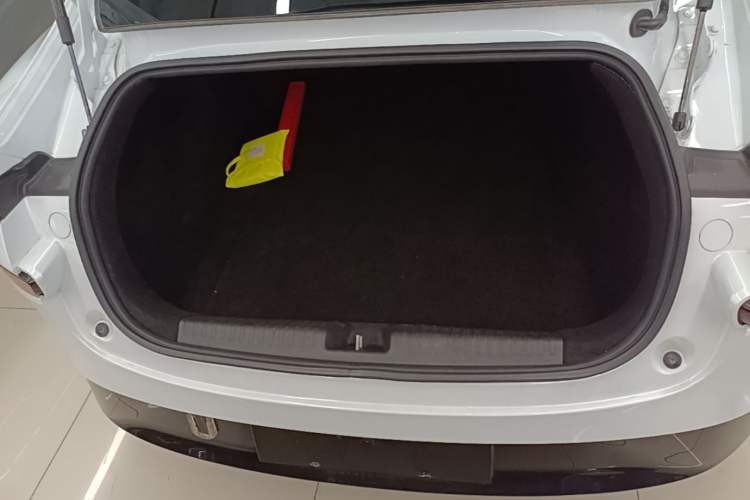 Used XPeng P7 2021 480N Trunk