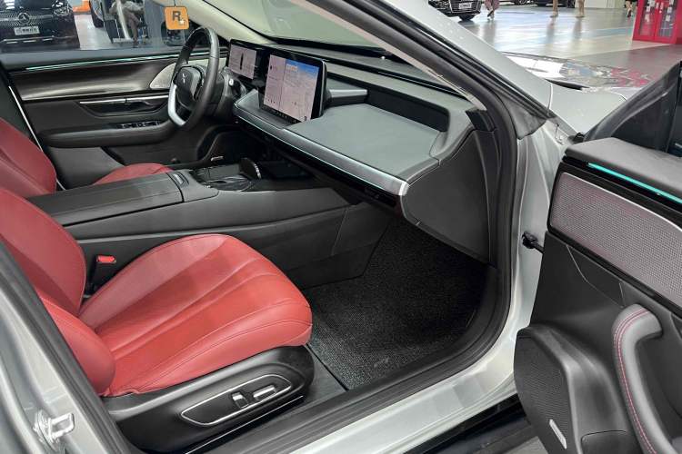Used XPeng P7 2021 480N Interior 9