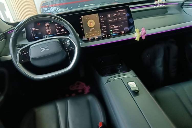 Used XPeng P7 2022 480 Standard Range Smart Drive Edition Center Console
