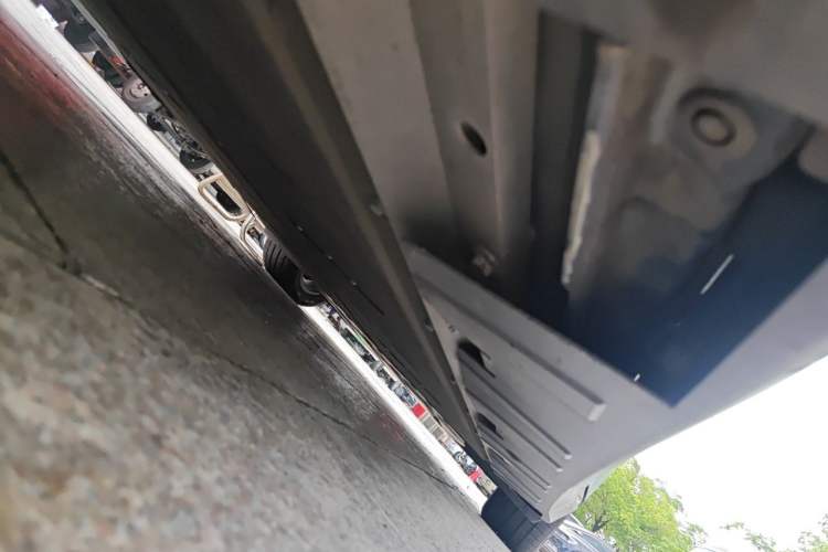 Used XPeng P7 2022 625E Chassis Front Left