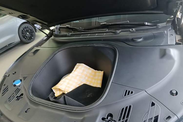Used XPeng P7 2022 480 Standard Range Smart Drive Edition Engine Bay
