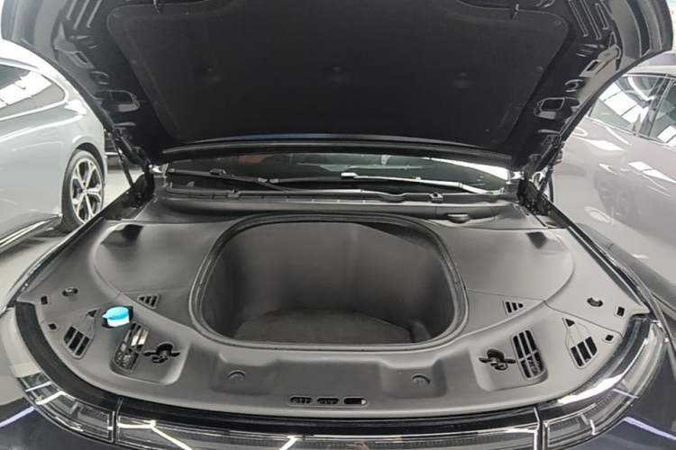 Used XPeng P7 2022 670E+ Engine Bay