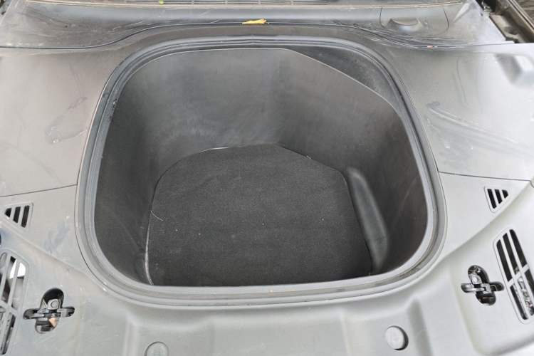 Used XPeng P7 2022 480G+ Engine Bay