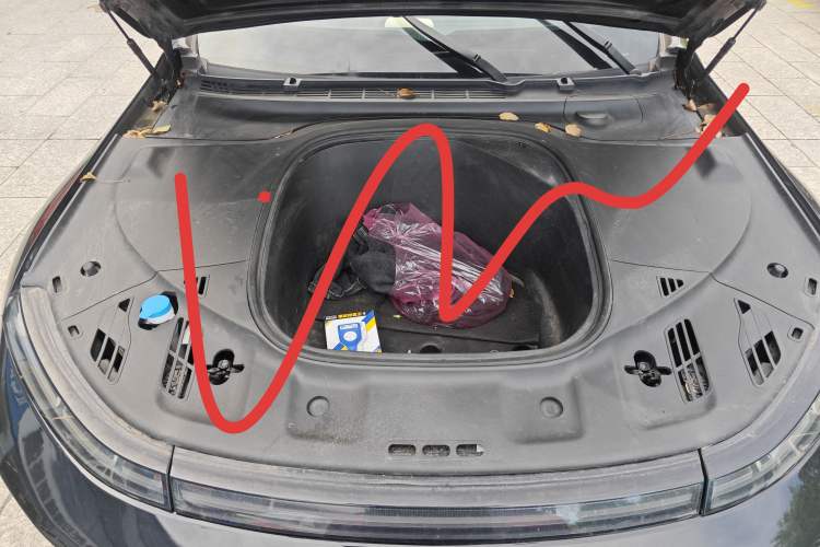 Used XPeng P7 2022 625E Engine Bay