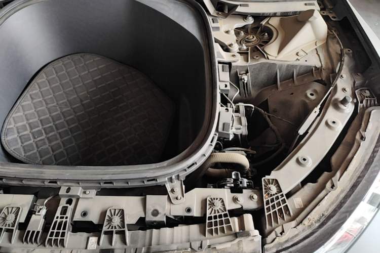 Used XPeng P7 2022 670N+ Engine Bay Left