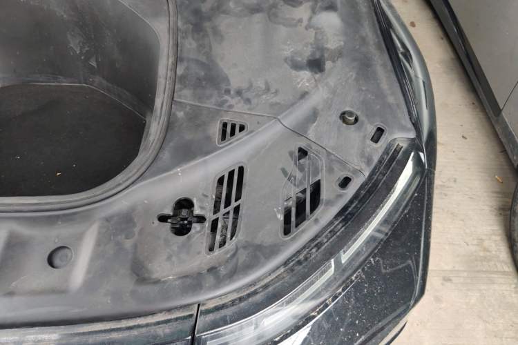Used XPeng P7 2022 625E Engine Bay Left