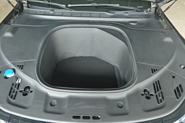Used XPeng P7 2022 480G+ Engine Bay