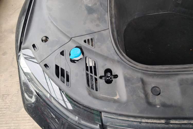 Used XPeng P7 2022 625E Engine Bay Right