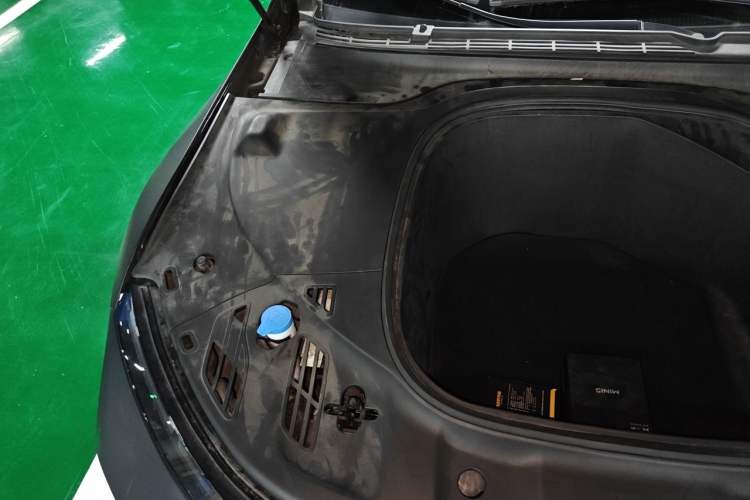 Used XPeng P7 2022 670N+ Engine Bay Right