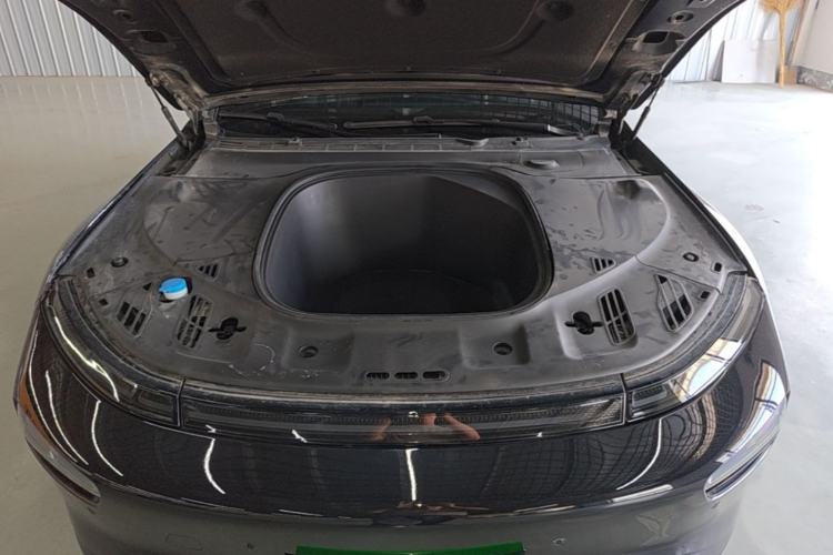Used XPeng P7 2022 625E Engine Bay
