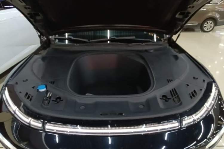 Used XPeng P7 2022 670N+ Engine Bay