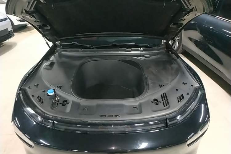 Used XPeng P7 2022 586G Engine Bay