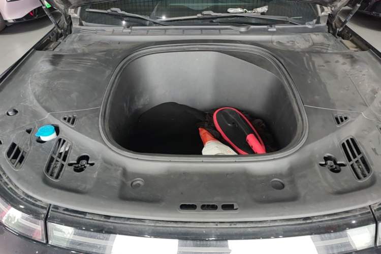 Used XPeng P7 2022 625E Engine Bay