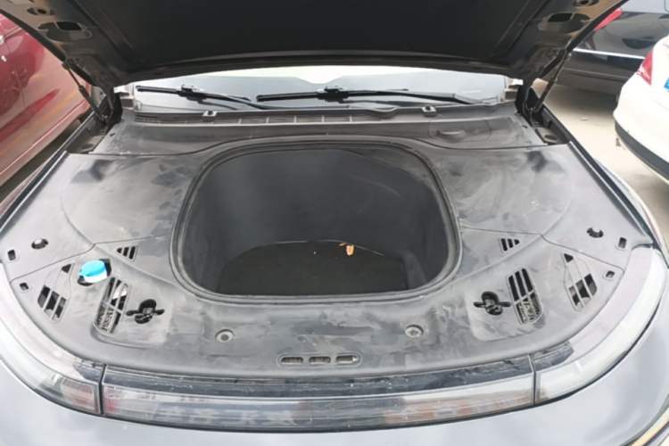 Used XPeng P7 2022 625E Engine Bay