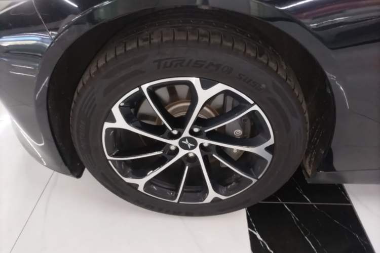 Used XPeng P7 2022 480G Exterior 4