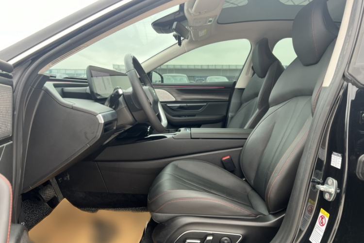 Used XPeng P7 2022 670N+ Interior 4
