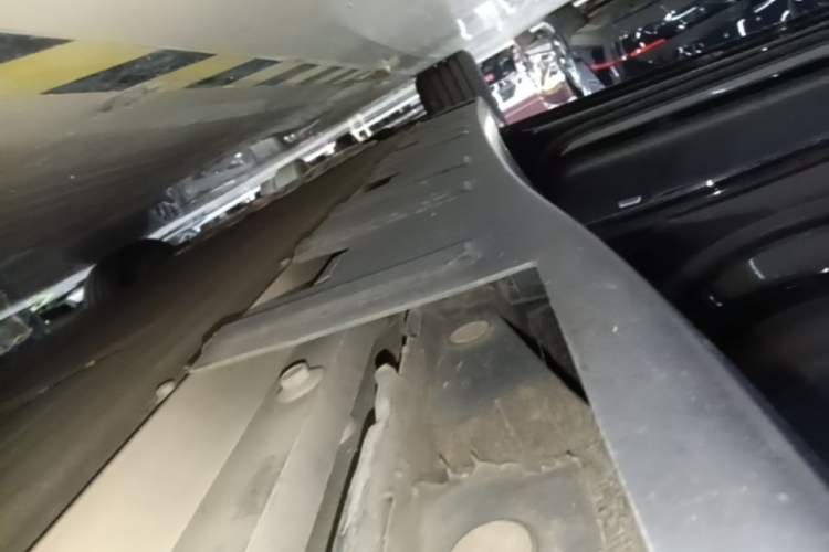 Used XPeng P7 2022 670N+ Left Side Sill