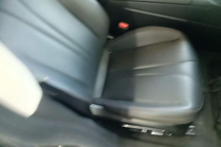 Used XPeng P7 2022 480 Standard Range Smart Drive Edition Right Front Seat