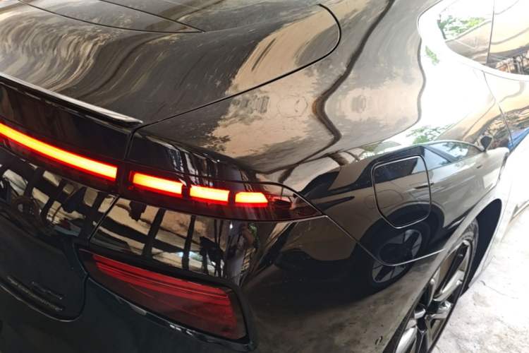 Used XPeng P7 2022 480N+ Right Rear Taillight