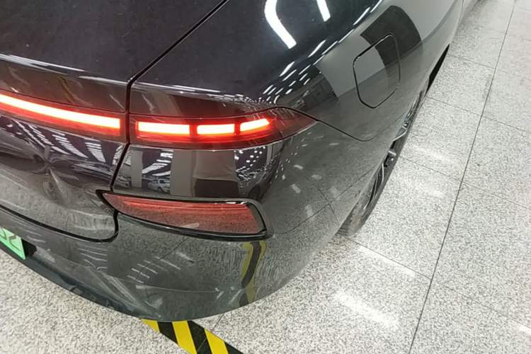Used XPeng P7 2022 670N+ Right Rear Taillight