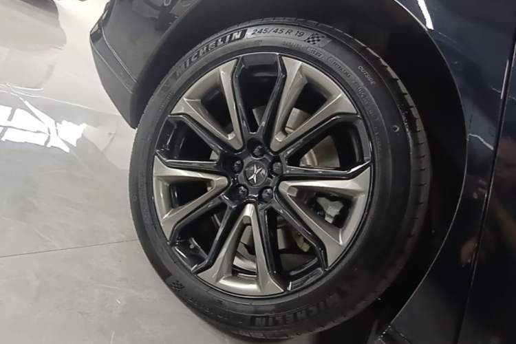 Used XPeng P7 2022 670E+ Right Rear Wheel Hub