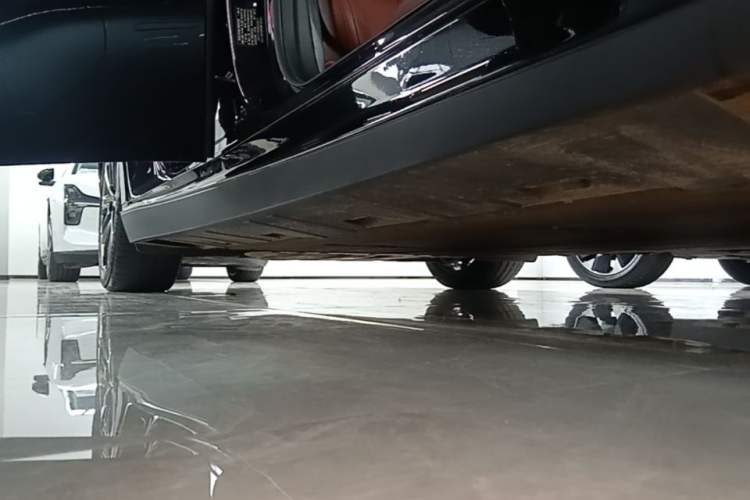 Used XPeng P7 2022 670E+ Right Side Sill