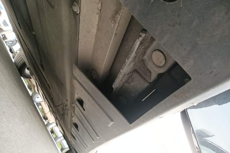 Used XPeng P7 2022 480G+ Right Side Sill