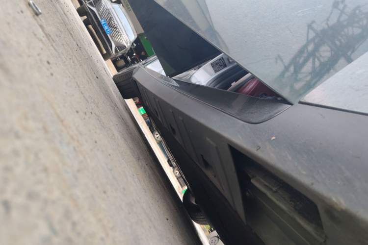 Used XPeng P7 2022 670N+ Right Side Sill