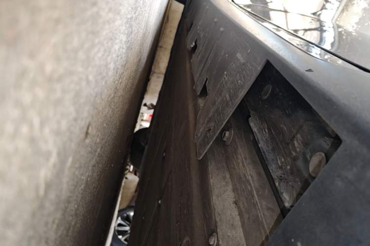 Used XPeng P7 2022 480N+ Right Side Sill