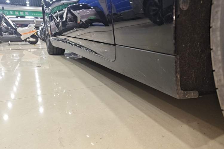 Used XPeng P7 2022 625E Right Side Sill