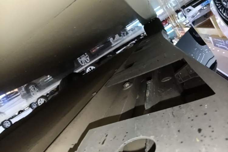Used XPeng P7 2022 670N+ Right Side Sill