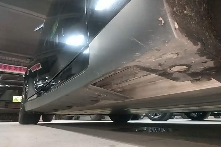 Used XPeng P7 2022 586G Right Side Sill