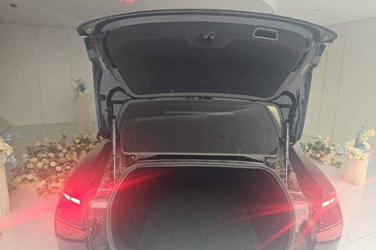 Used XPeng P7 2022 625E Trunk