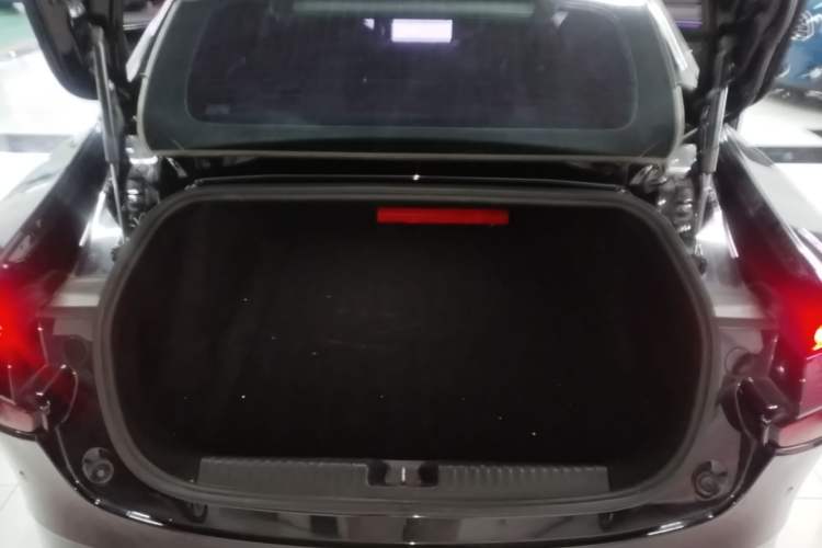 Used XPeng P7 2022 480G Trunk
