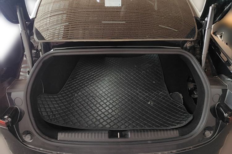 Used XPeng P7 2022 670N+ Trunk