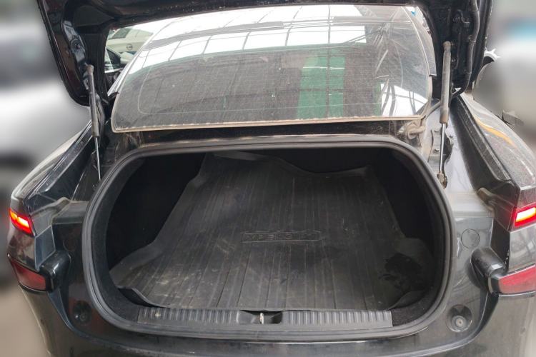 Used XPeng P7 2022 625E Trunk