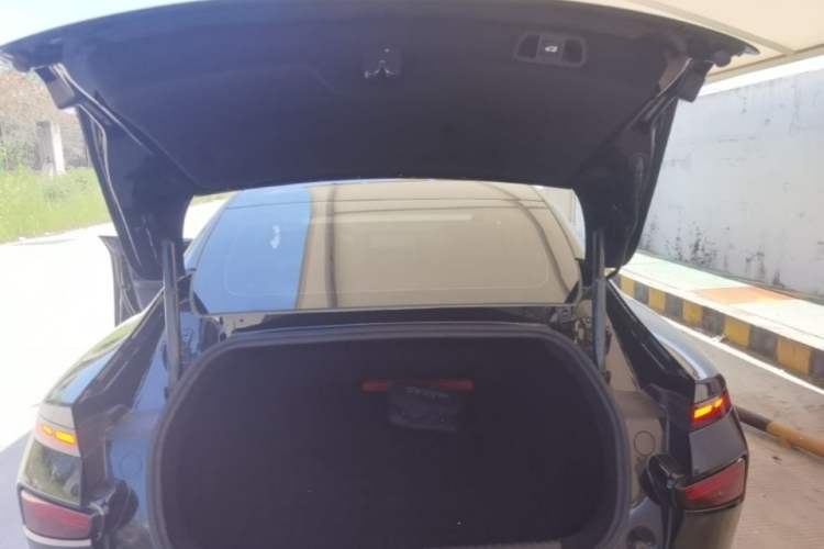 Used XPeng P7 2022 625E Trunk