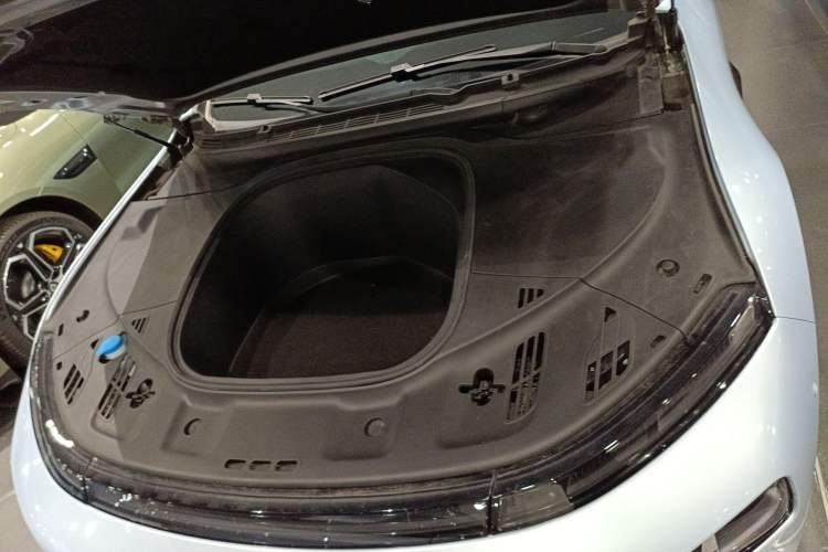 Used XPeng P7 2022 480E Engine Bay
