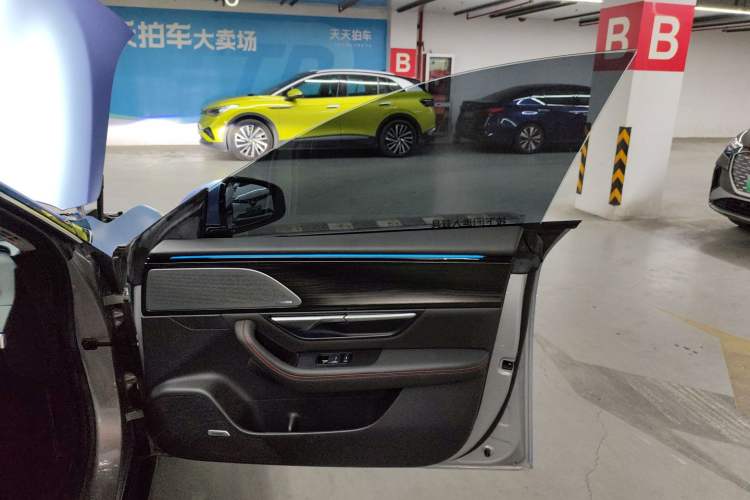 Used XPeng P7 2022 670E+ Interior 5