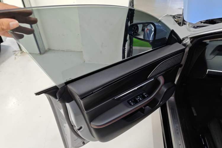 Used XPeng P7 2022 670E+ Left Front Door Interior