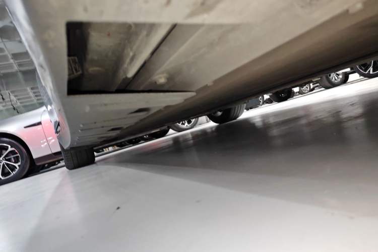Used XPeng P7 2022 670E+ Right Side Sill