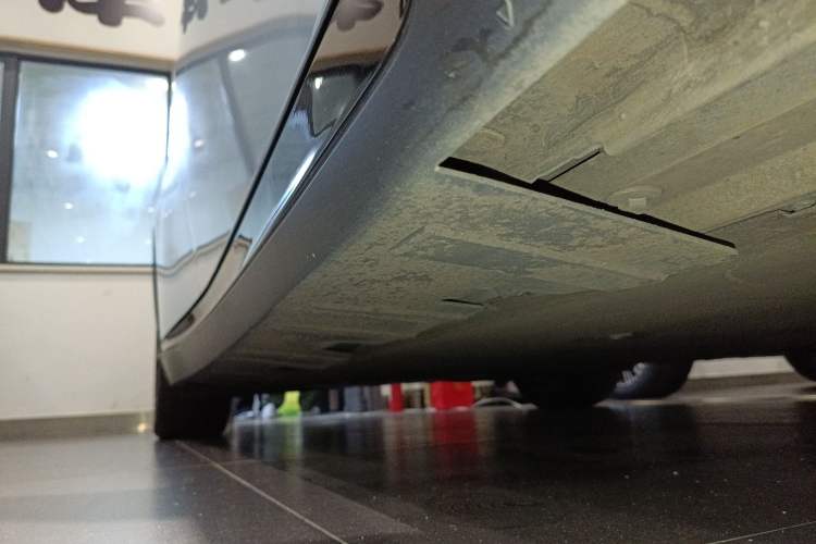 Used XPeng P7 2022 480E Right Side Sill