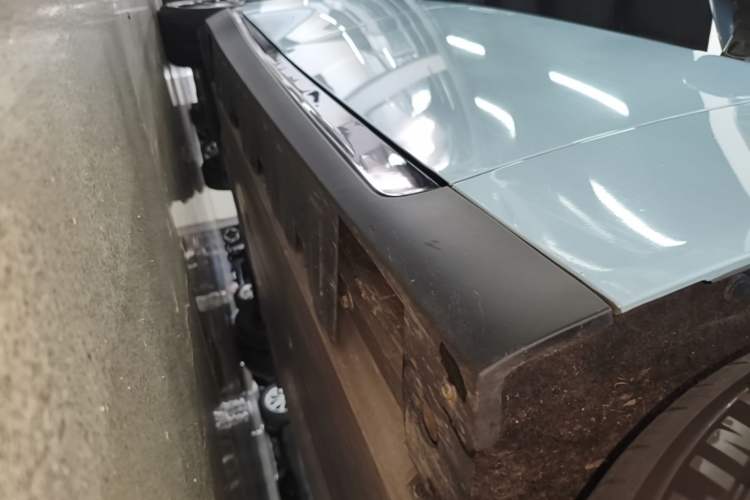 Used XPeng P7 2022 586G Right Side Sill