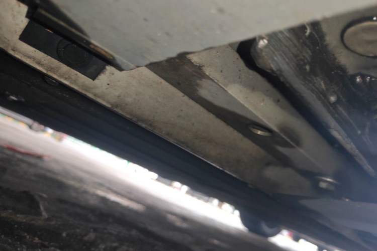 Used XPeng P7 2022 625E Chassis Front Left