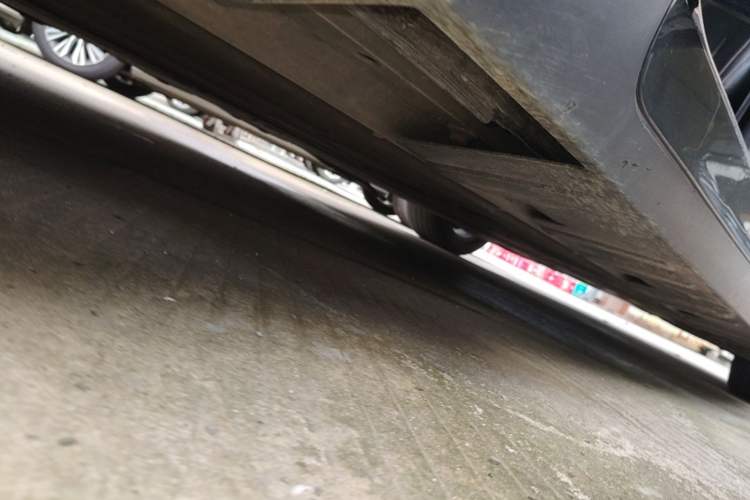 Used XPeng P7 2022 625E Chassis Front Left