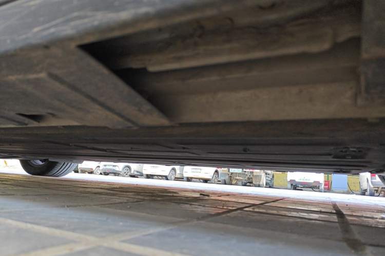 Used XPeng P7 2022 625E Chassis Front Right