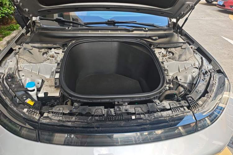 Used XPeng P7 2022 625E Engine Bay